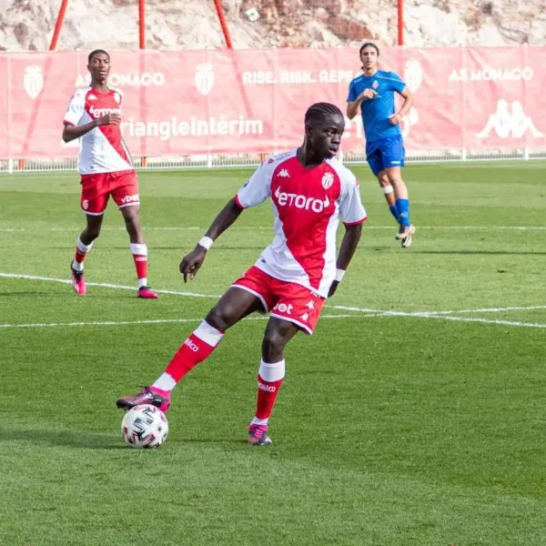 photographie d'un joueur de football de l'as Monaco U18