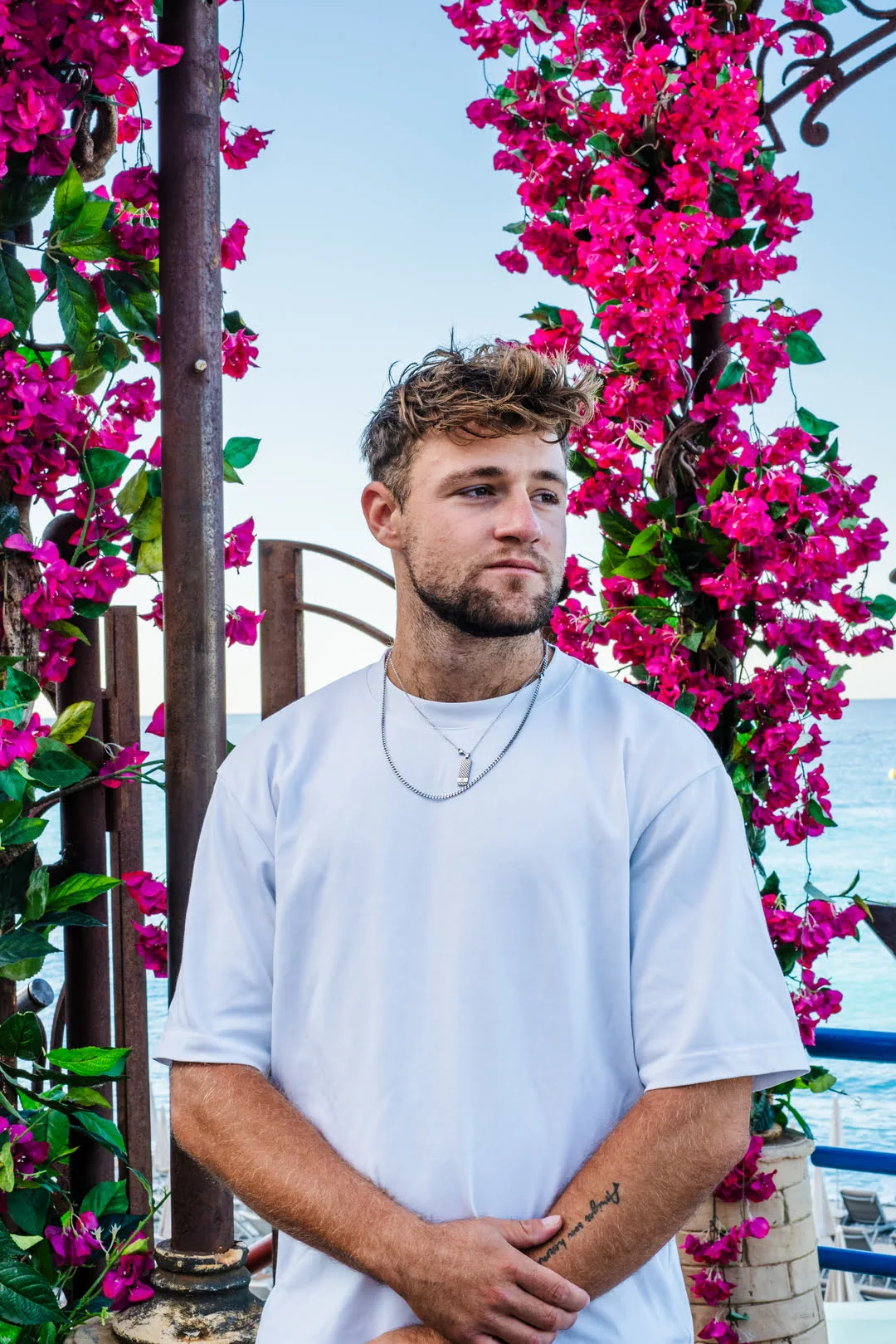 Portrait d’un homme pour son profil perso réalisé à Nice, photographié par un photographe professionnel spécialisé dans la photo de portrait à Fréjus.