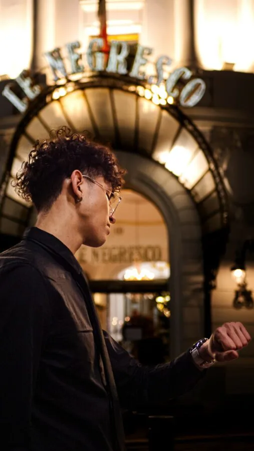 shooting photo d'un homme dans le style du luxe en région paca